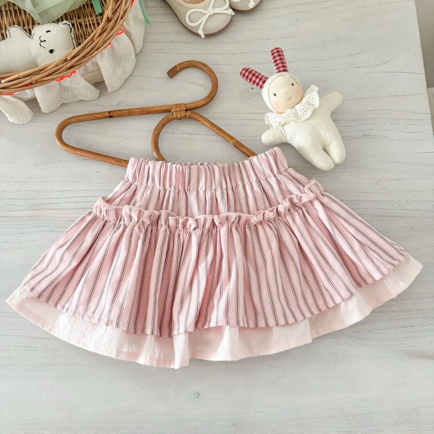 Korean Childrens Girls Short Skirt Summer Stylish Beautiful Plaid Kids Girls Half Skirt Lace Ruched Toddler Girls Cake Skirts