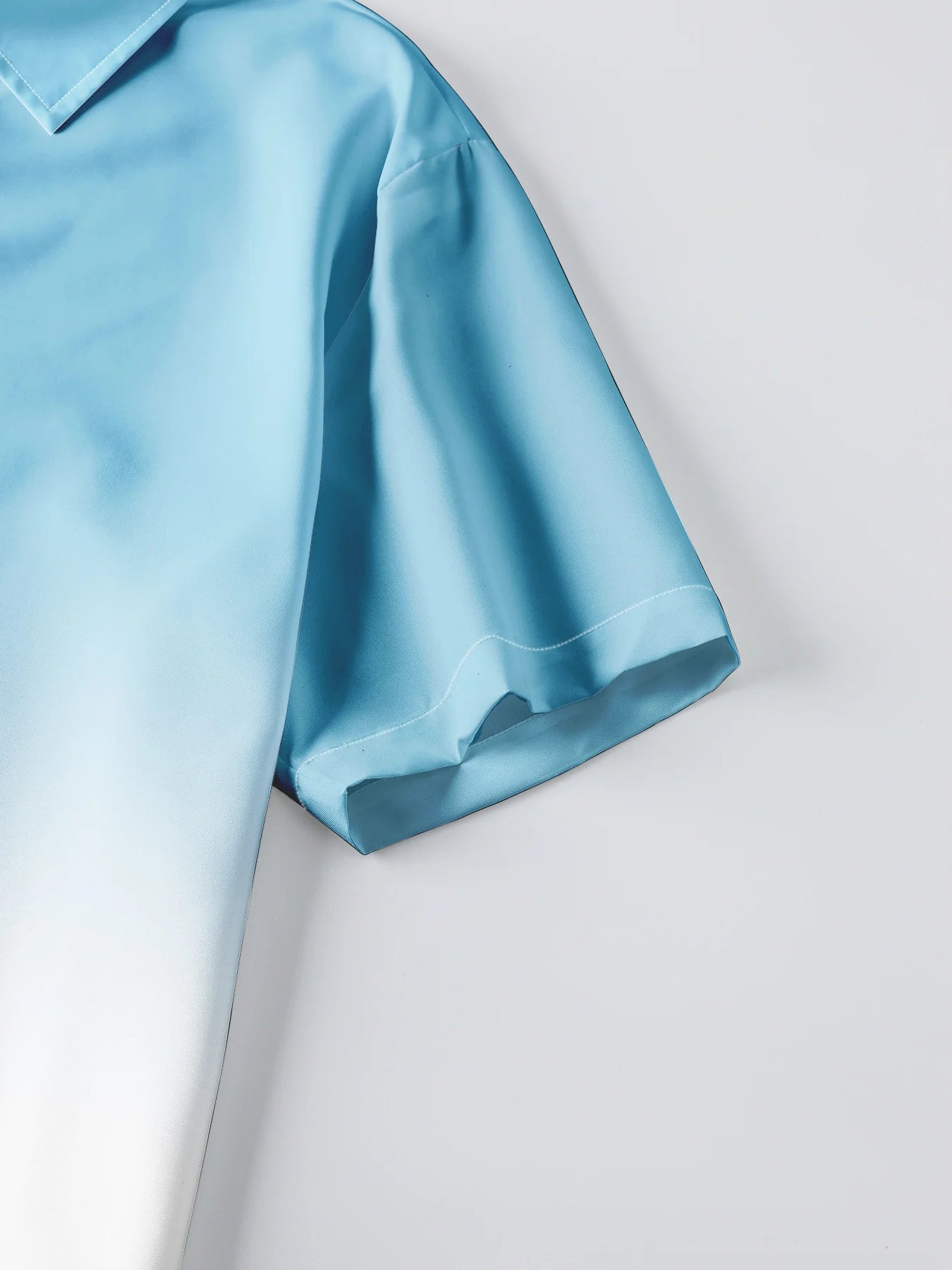 Summer Casual and Fresh Gradient Blue Printed Short-Sleeved Shirt, Suitable for Daily Casual.