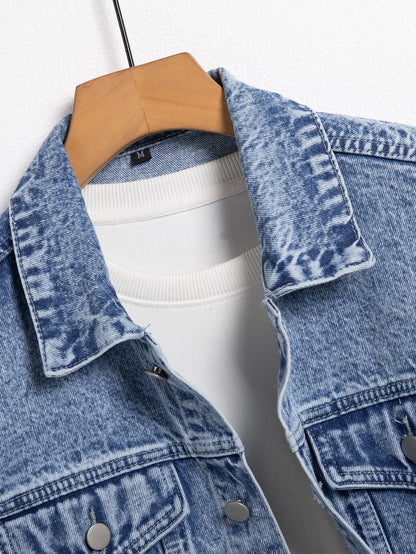 Men's blue denim jacket for spring and autumn. Stylish and casual, versatile for streetwear.