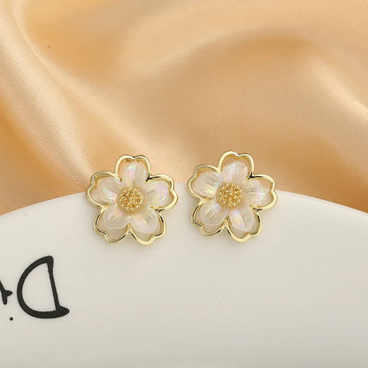 Cute Small White Flower Earrings for Women Party Golden Acrylic Plant Floral Stud Earrings Wedding Party Elegant Korean Jewelry