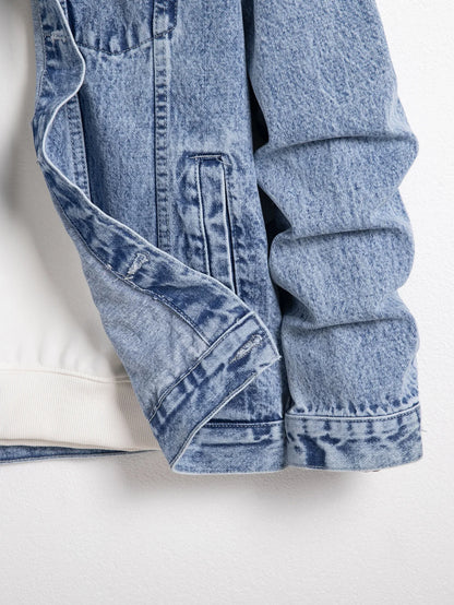 Men's blue denim jacket for spring and autumn. Stylish and casual, versatile for streetwear.