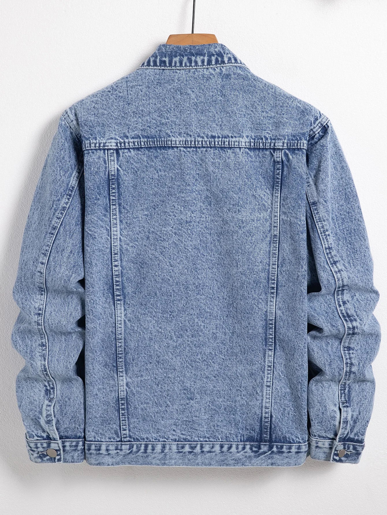Men's blue denim jacket for spring and autumn. Stylish and casual, versatile for streetwear.