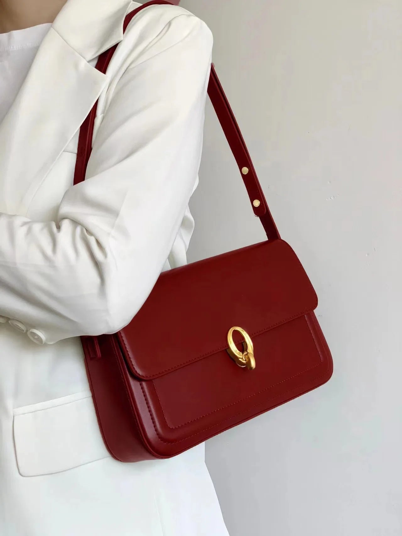 Women Vintage Red Armpit Shoulder Bag PU Simple and Versatile Large Capacity Women's Daily Commuting Crossbody Shoulder Bag Gift